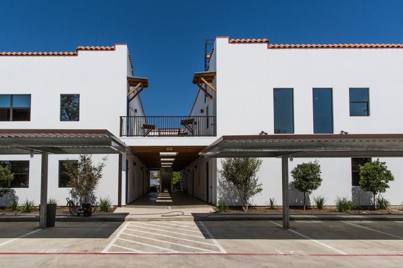 Casa Blanca Lofts in San Antonio, TX - Building Photo