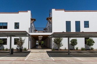 Casa Blanca Lofts in San Antonio, TX - Building Photo - Building Photo