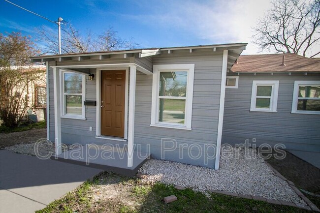 936 Poinsettia St in San Antonio, TX - Building Photo - Building Photo