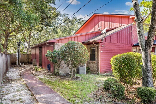 property at 334 Woodham Ct