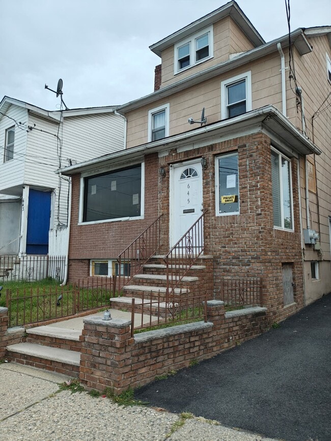 property at 645 E St Georges Ave