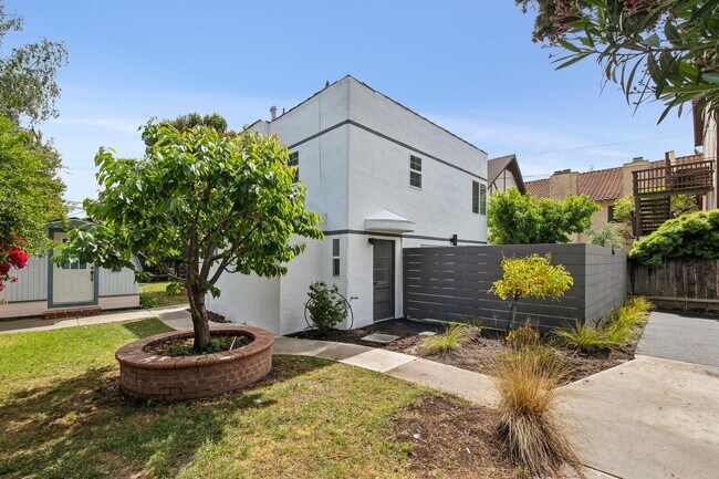 558 Everett Ave in Palo Alto, CA - Building Photo - Building Photo