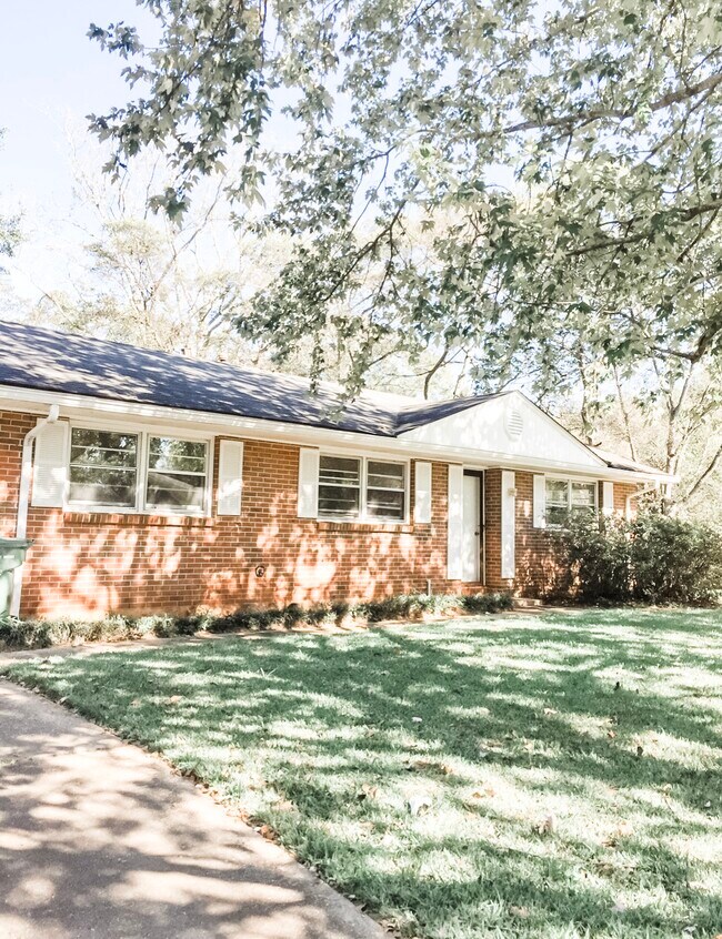 property at 933 Karen Rd