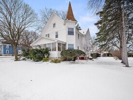 122 S Prospect St in Roselle, IL - Building Photo
