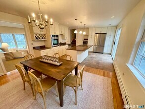 84 Renee Dr in Stonington, CT - Building Photo - Building Photo