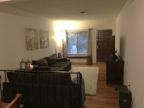 4909 Orchid Way in Sacramento, CA - Building Photo - Building Photo