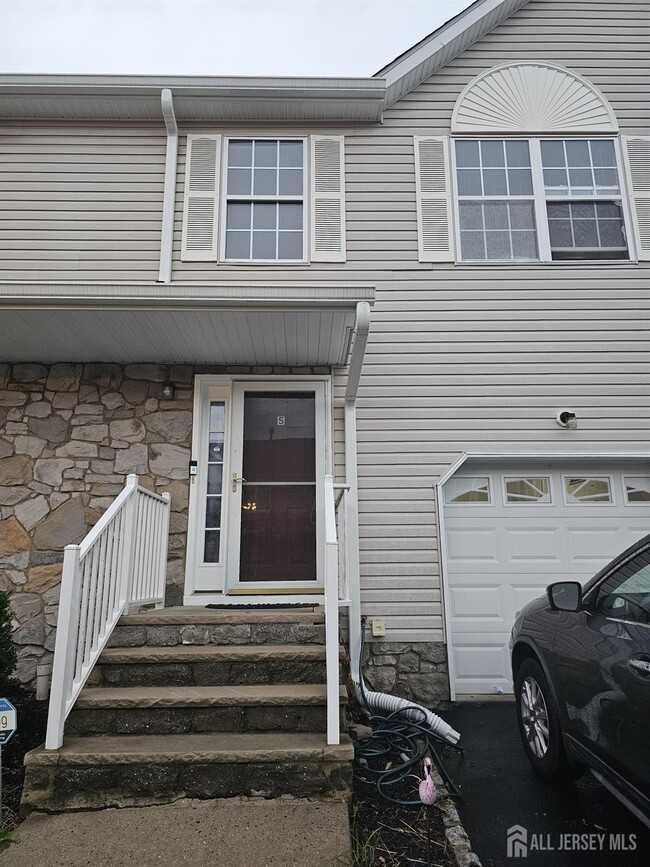 property at 5 Mindy Dr