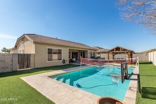 8414 W Northview Ave in Glendale, AZ - Building Photo