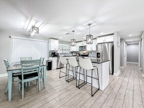 2449 66th Ave S in St. Petersburg, FL - Building Photo - Building Photo