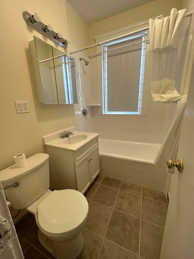 111 Washington St, Unit 4 in Newton, MA - Building Photo - Building Photo
