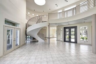 5304 Braeburn Dr in Bellaire, TX - Building Photo - Building Photo