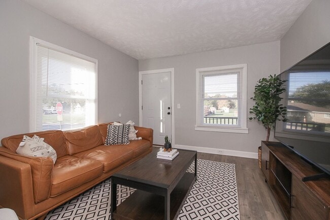 7329 Ward Rd in Parma, OH - Building Photo - Building Photo