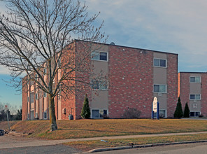 Kentright Apartments in Guelph, ON - Building Photo - Primary Photo