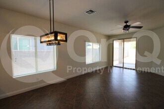 1686 W Paisley Dr in Queen Creek, AZ - Foto de edificio - Building Photo