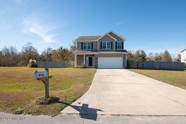 221 Southwoods Ln in Jacksonville, NC - Building Photo - Building Photo