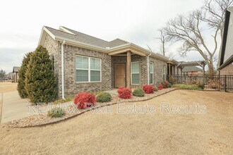 2106 SW Huntwick Ave in Bentonville, AR - Building Photo - Building Photo