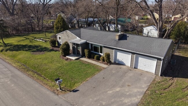 4582 Maiden Ln in Canandaigua, NY - Building Photo - Building Photo