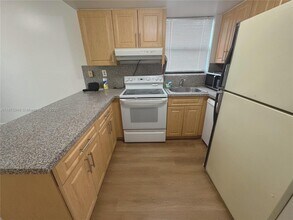 2071 W 54th St in Hialeah, FL - Building Photo - Building Photo