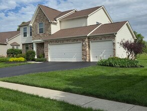 2771 Abbey Knoll Dr in Lewis Center, OH - Foto de edificio - Building Photo