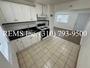 12035 S Willowbrook Ave in Compton, CA - Building Photo - Building Photo