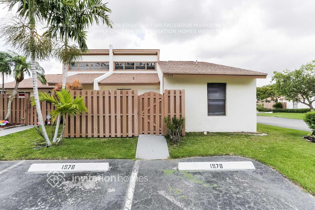 1978 Monks Ct in West Palm Beach, FL - Building Photo