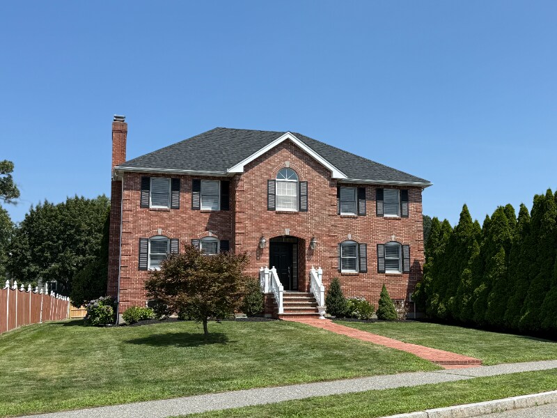 4 Gavin Cir in Stoneham, MA - Building Photo