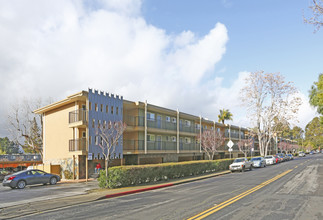 Park Plaza Apartments in Mountain View, CA - Building Photo - Building Photo