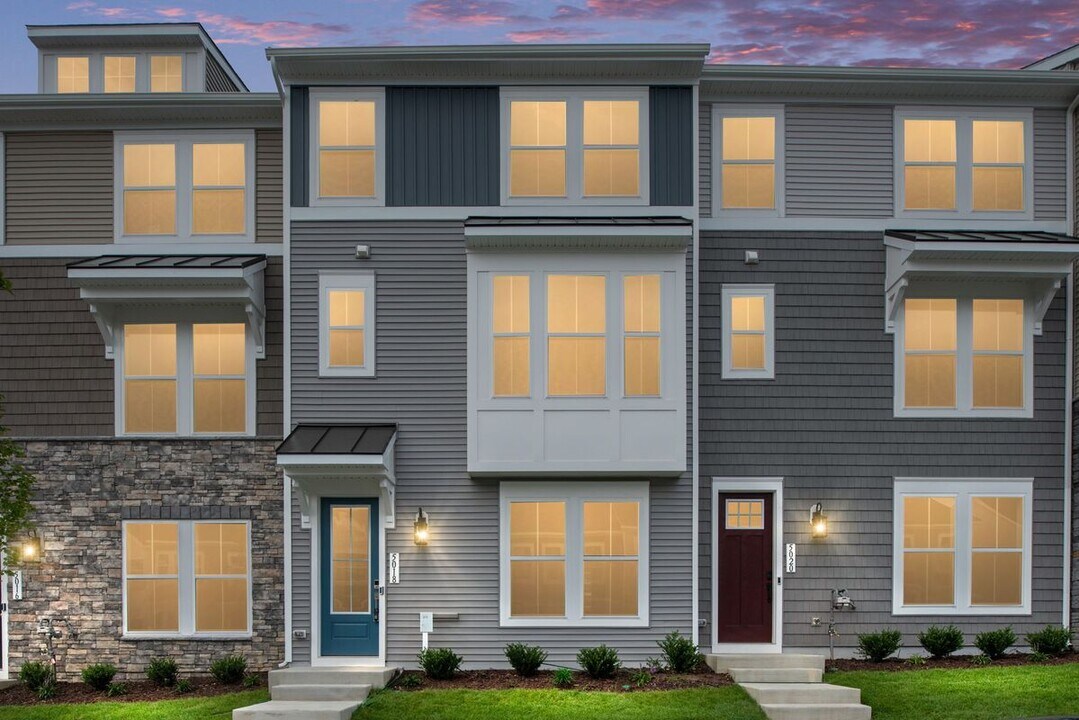 5018 Bigleaf Rd in Fredericksburg, VA - Building Photo