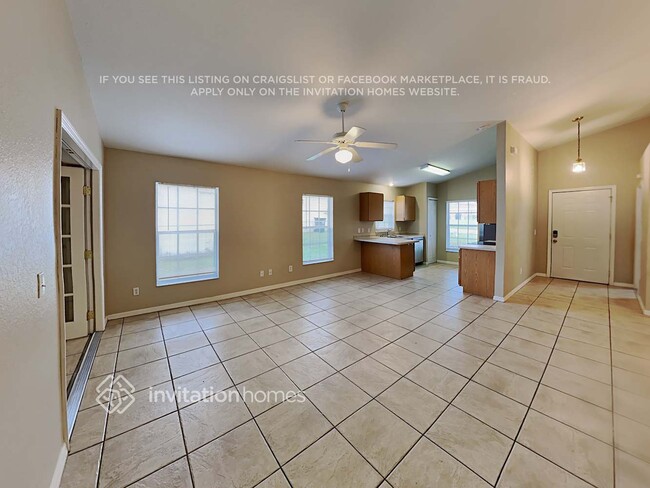 3248 Grand Pines Dr in Lakeland, FL - Foto de edificio - Building Photo