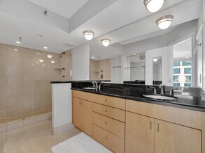 2575 S Ocean Blvd in Highland Beach, FL - Foto de edificio - Building Photo
