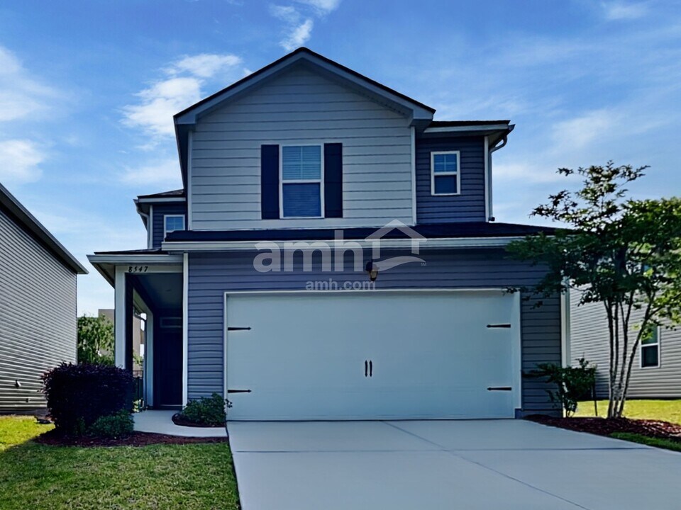 8547 Highfield Ave in Jacksonville, FL - Foto de edificio