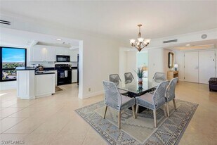 4451 Gulf Shore Blvd N in Naples, FL - Building Photo