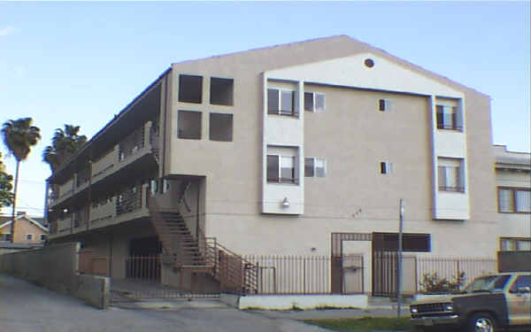 558 S Kenmore Ave in Los Angeles, CA - Building Photo