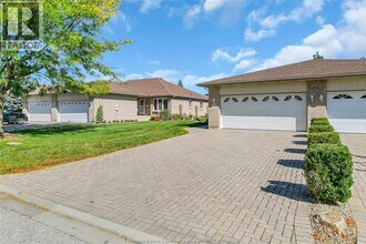570 Rodfam Dr in Windsor, ON - Building Photo - Building Photo