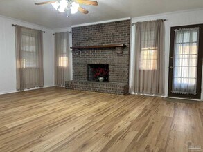 4560 Woodbine Rd in Milton, FL - Building Photo - Building Photo