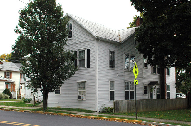 10 W Main St in Fairfield, PA - Foto de edificio - Building Photo