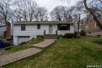 9 Cobblers Ln in Norwalk, CT - Foto de edificio - Building Photo