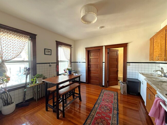 112 Summer St, Unit 1 in Somerville, MA - Foto de edificio - Building Photo