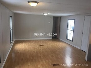 715 College Ave in Old Town, ME - Foto de edificio - Building Photo