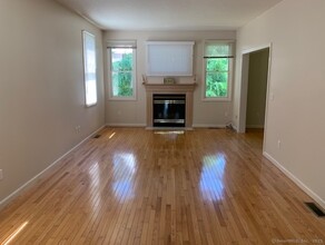 16 Ancient Hwy in Newington, CT - Building Photo - Building Photo