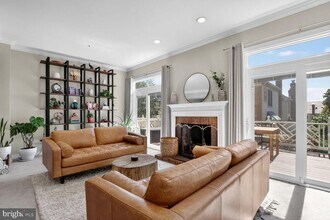 15736 Cherry Blossom Ln in North Potomac, MD - Building Photo - Building Photo