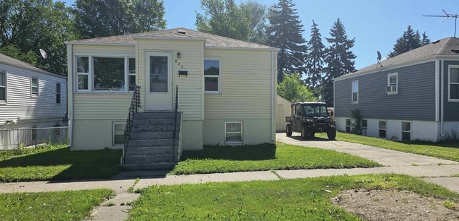 property at 825 N 16th St