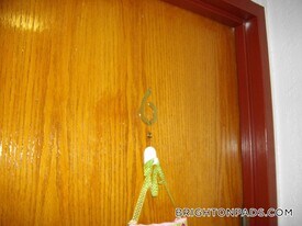 1422 Commonwealth Ave in Boston, MA - Building Photo