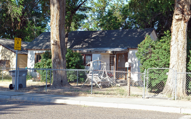 1025 E Jackson St in Mountain Home, ID - Foto de edificio - Building Photo