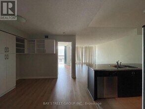 19 Grand Trunk Crescent in Toronto, ON - Building Photo - Building Photo