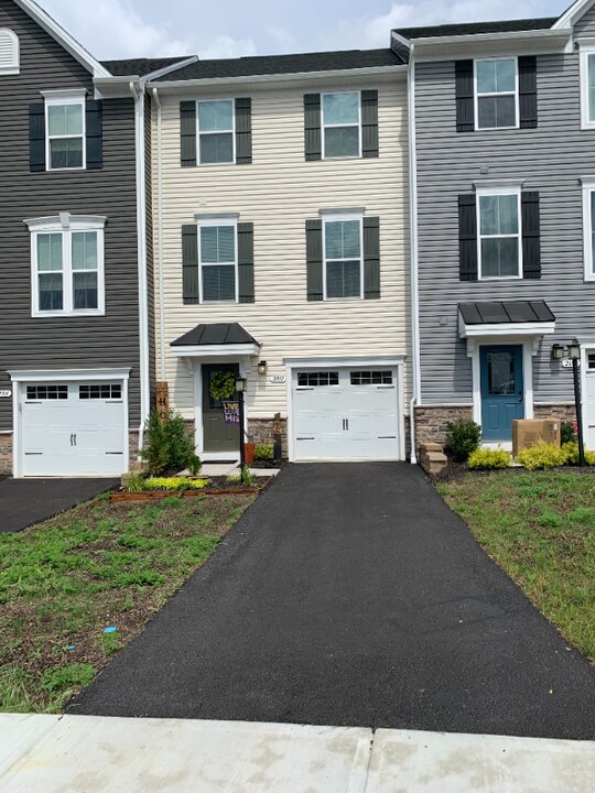 2012 Cade Dr in Monaca, PA - Building Photo