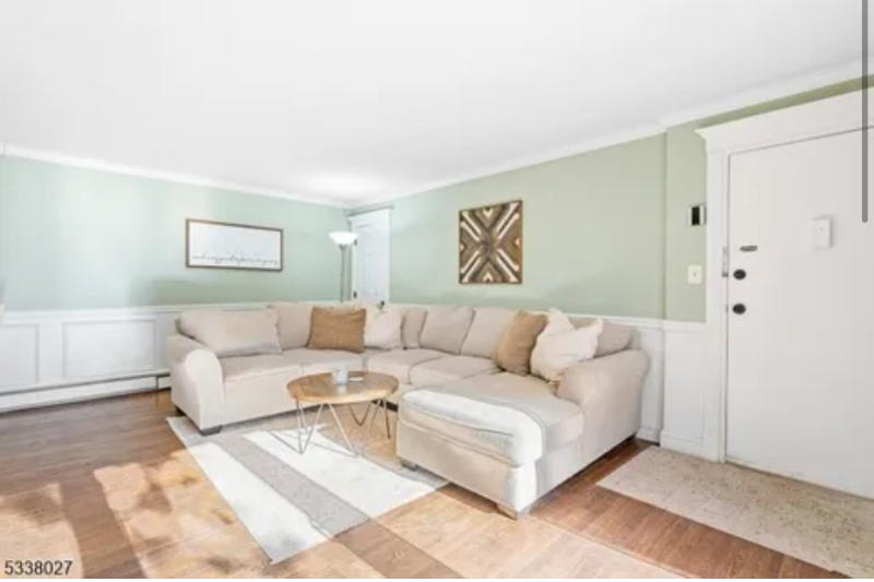 24 Deanna Dr in Hillsborough, NJ - Building Photo