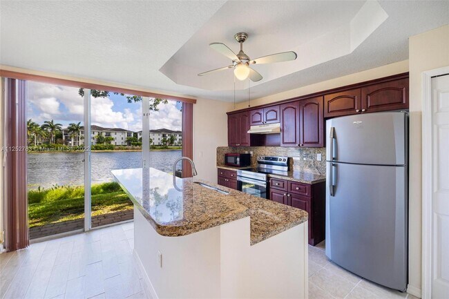 10587 SW 6th St in Pembroke Pines, FL - Building Photo - Building Photo