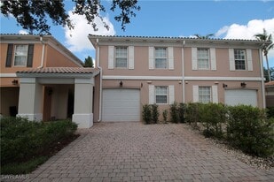 5325 Cove Cir in Naples, FL - Building Photo