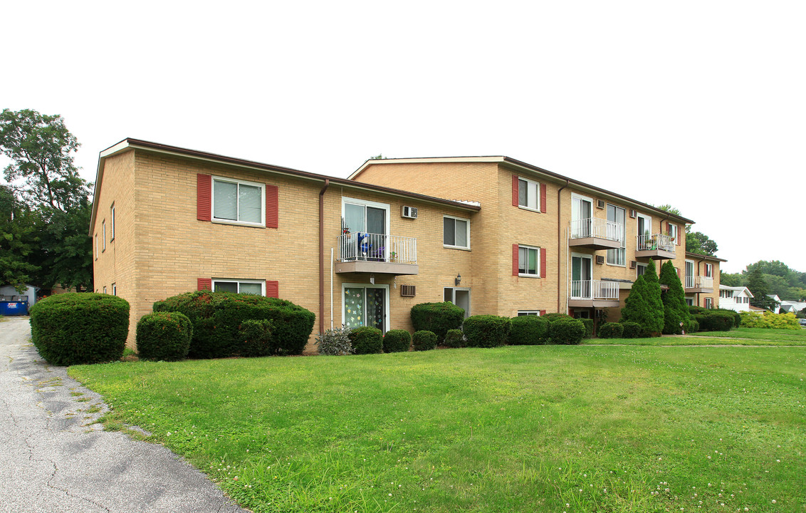 Spring Garden Apartments in Fairview Park, OH - Building Photo